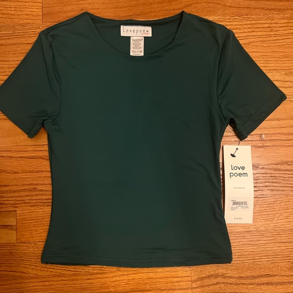 2 Seamless tee’s - Picture 3 of 4